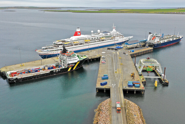 Theme-793-hatston_pier_busy.748x502.jpg